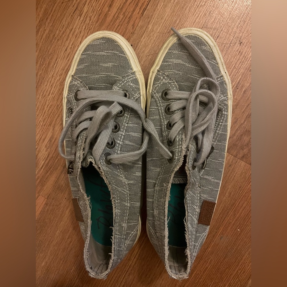 Blowfish sneaker 6.5